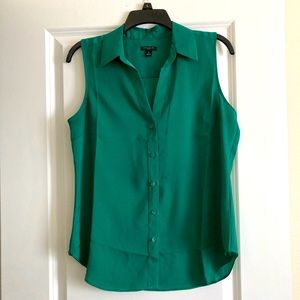 EUC beautiful, emerald green, PM Ann Taylor blouse, size M. Rarely worn.